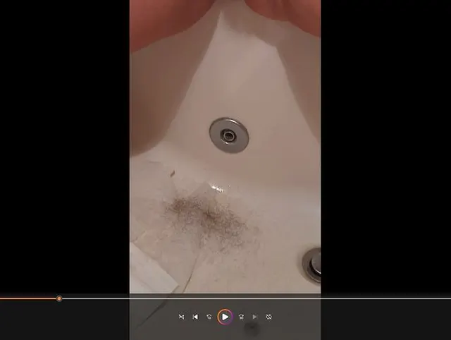 Habe meinen haarigen Busch rasiert! Geile tätowierte Amateur Milf mit 85G Naturtitten!