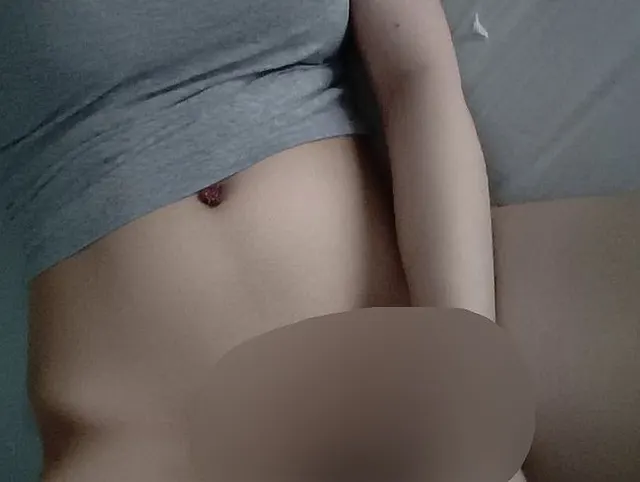 Orgasmus mit einer feuchten Muschi, die vollgespritzt ist