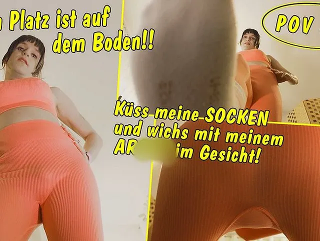 Dein Platz ist auf dem Boden! Küss meine Socken und komm mit meinem Arsch im deinem Gesicht! POV JOI