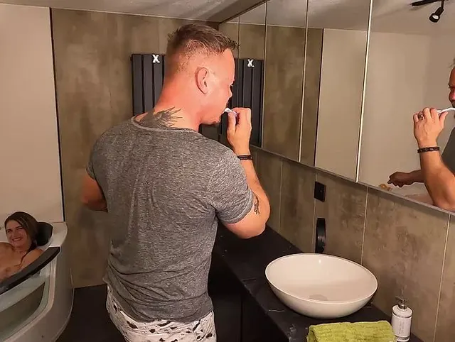 Morgenlatte im Bad – Quicky mit Bodo ??