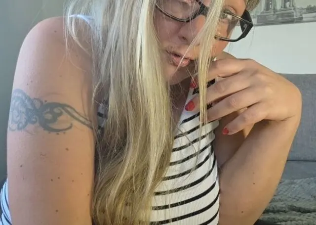 Fetter Dildo-Ritt mit Squirting