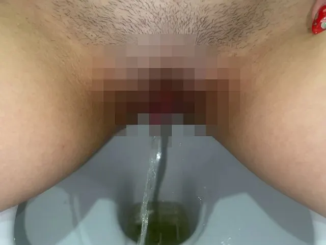Nahaufnahme einer Piss-Zusammenstellung! Teen in verschiedenen Höschen! POV!
