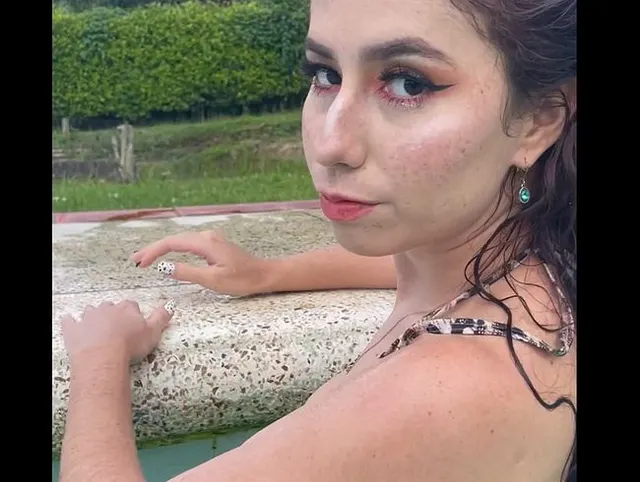 Schwimmbad spielen