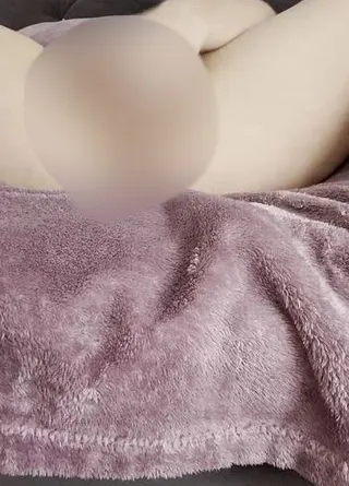 Geile Fingerspiele an meiner kleinen süßen Muschi