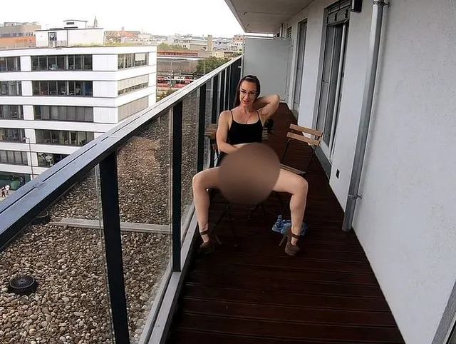 ...lass knallen Old-Guy… geile MILF will einfach nur durchgefickt werden...