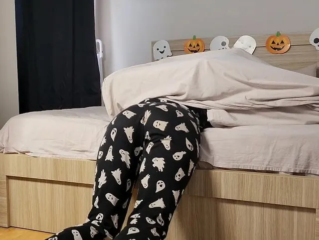 An Halloween saß die MILF in einer Falle fest