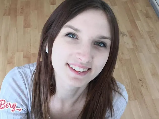 Perverse Belohnung für geilen Umzugshelfer ! XXL Cumshot