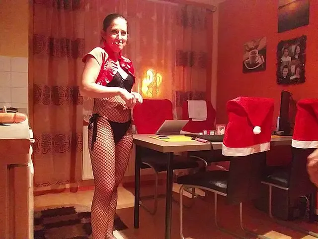 Die Domina schlampe fickt mich mit dem Strapon