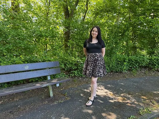 Public Fuck EXTREM! Emma hart auf der Parkbank gefickt!
