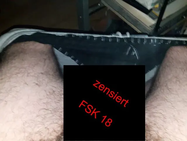 Sperma am PC rausgewichst