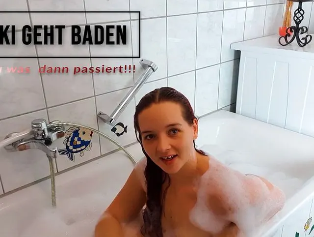 MOKI geht baden... Schau was dann passiert!!!!!