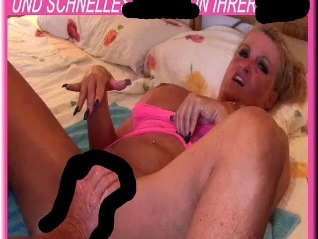 Wuschige Milf braucht brutales und schnelles Fisting in ihrer Moese