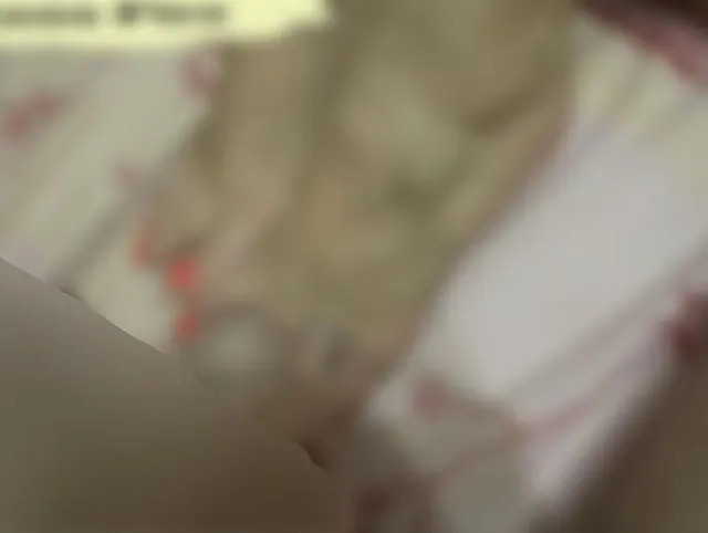 Kann nicht aufhören, über mein Stiefsohn-Sperma auf meinen Zehen zu phantasieren