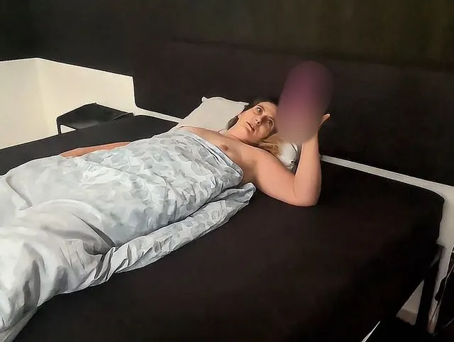 Direkt nach dem wach werden Dildo in der Pussy! So liebe ich es morgens wach zu werden…