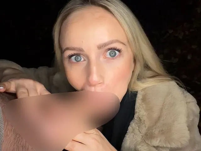 Blonde Outdoor Schlampe gibt Blowjob und schluckt