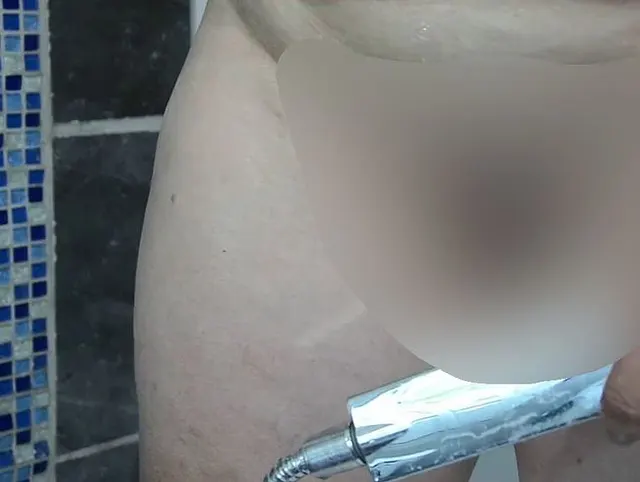 Feucht unter der Dusche