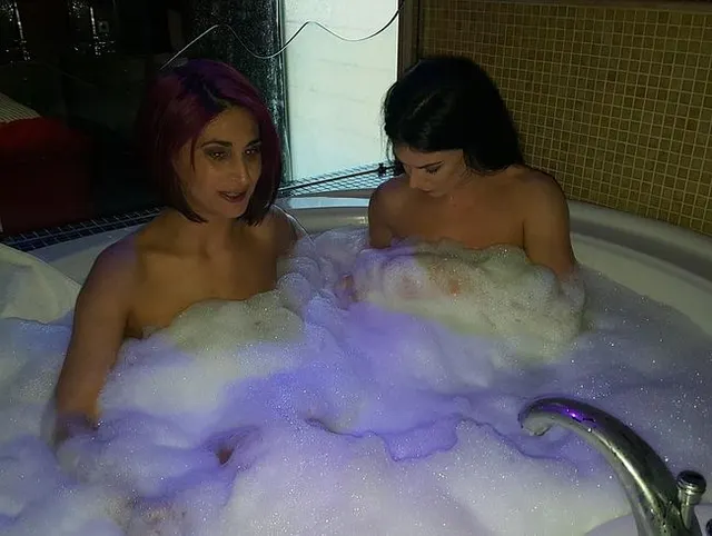 Heiße Jacuzy Lesben