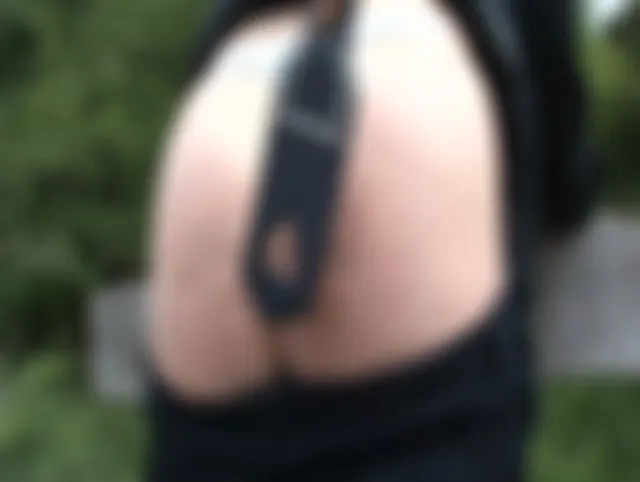 PREMIERE - zum erste Mal Outdoor 4/7 Spanking