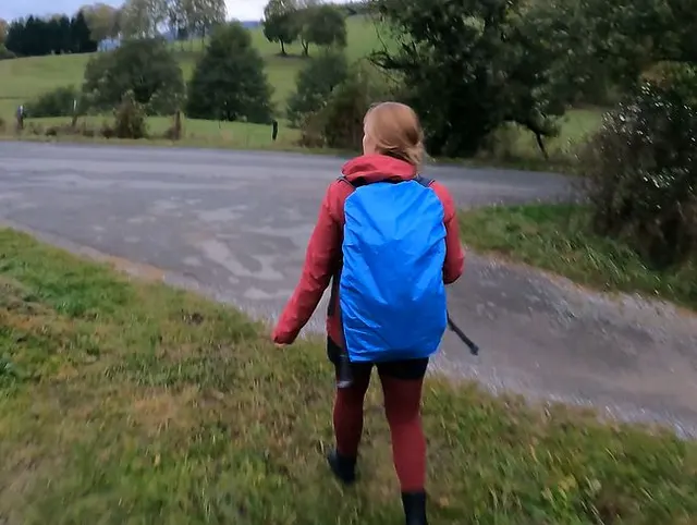 Blowjob und Facial in einer Scheune...wir dürfen nicht erwischt werden !