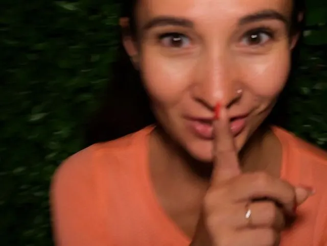 Riskanter öffentlicher Fick in der Nacht – Afterparty-Spaß mit Freunden – POV