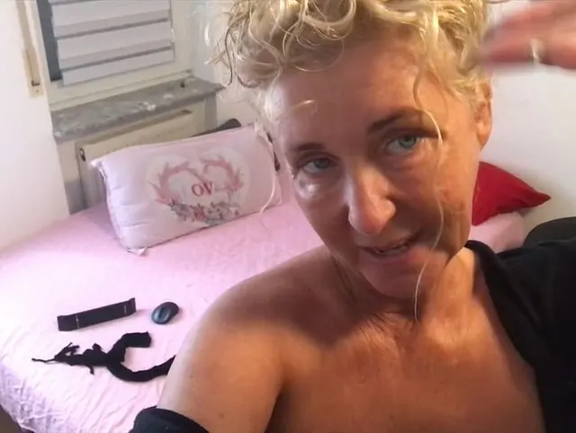 FEET-JOB!!! ICH FICKE IHN MIT MEINEN NYLON FÜßEN!!!