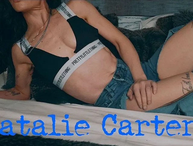 Natalie Carter denkt nach? Explizite Jeans und Pornoeffekte