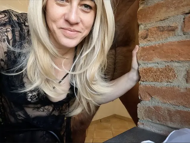 Minischwanz bekommt für €200 kurzes #Ballbusting
