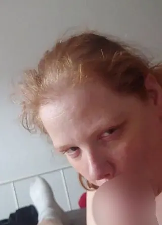 Genüssliches und verführerischer Blick beim Blowjob