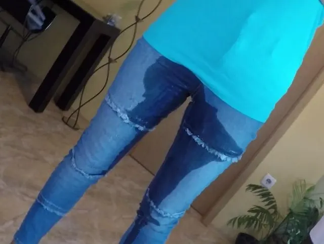 StepMom - Jeansbenetzung und Footjob-Bestrafung