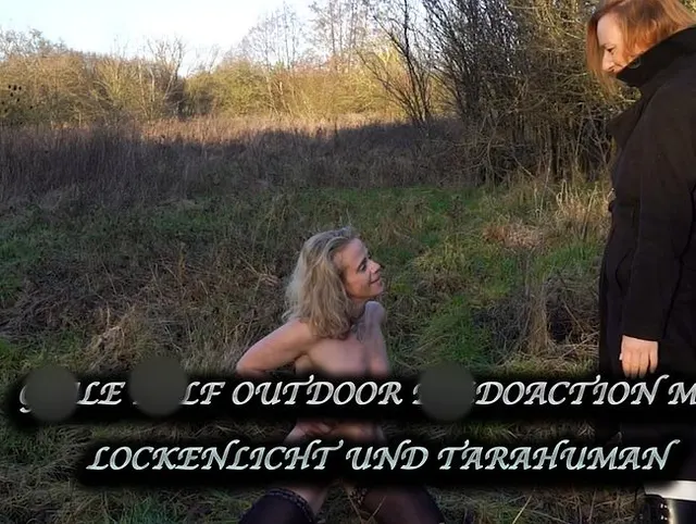 Geile Milf Outdoor Dildoaction mit Lockenlicht und TaraHuman