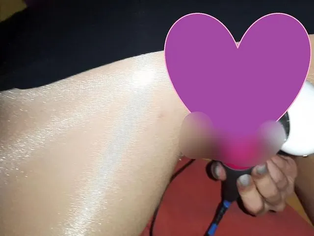 Mein Mitbewohner liebt Nylons! Er beobachtet mich während ich vor Geilheit zur Stute werde....