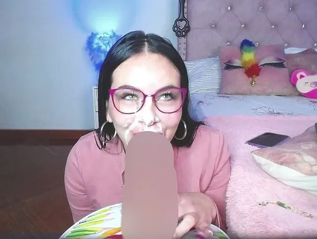 BLOWJOB MIT BRILLE UND SPERMA IM GESICHT