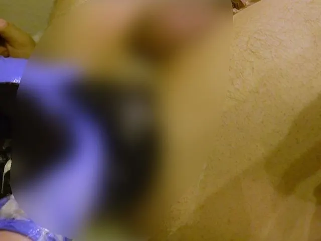 FEMDOM ANAL Das Loch wird mit zwei Händen gefistet und mit einem riesigen Pumpplug gedehnt