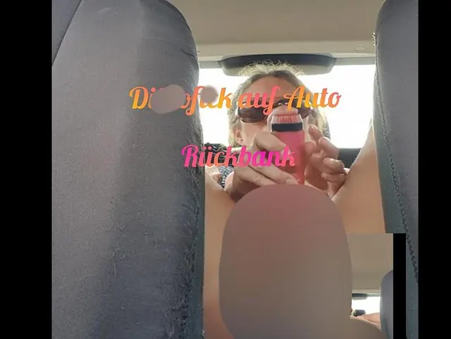 Dildofick auf Auto Rückbank