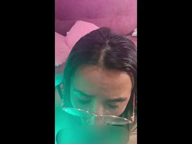 Die Stripperin aus dem Club, die ihr folgt und ins Bett geht