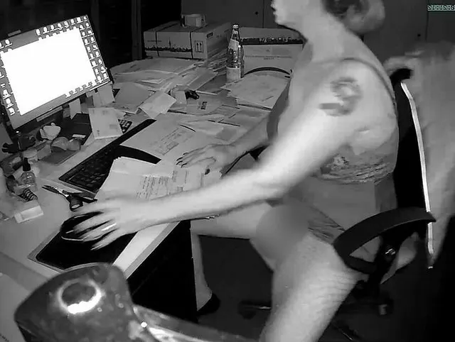 Geile Muschi im Büro !!!