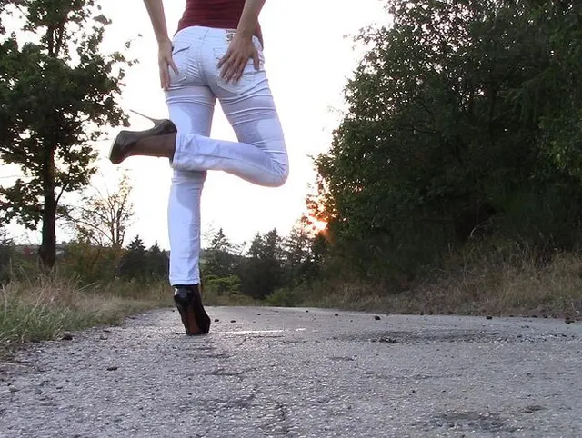 heels, weiße Hose, und?
