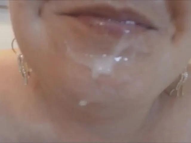 Er Fickt meine Pussy mit dem Dildo und Ich gebe Ihm dabei einen Blow Job bis er mir alles ins Gesich