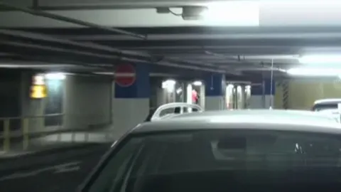 Schwanzgeil im Parkhaus. Ich hol mir dein Sperma
