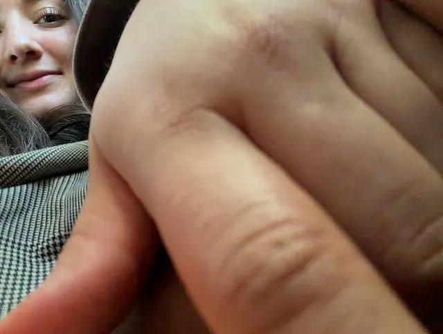 OMG hat er es gemerkt ?? Heimlich im Uber meine pussy bis zum Orgasmus gefingert!