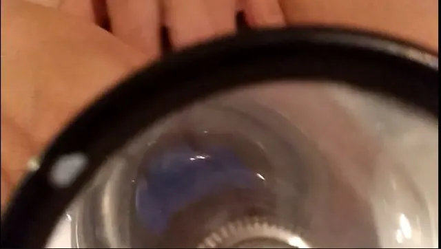 Ich besorge es mir geil mit einer Taschenlampe