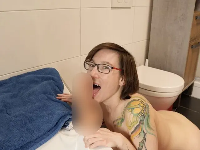 Spritz Mich Voll – Amateur Solo mit besonderem Dildo & Dirty Talk
