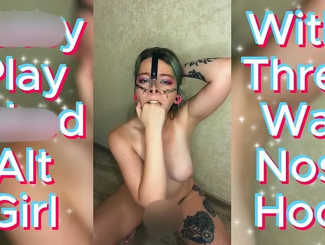 Pussy-Spiel mit nacktem Alt-Girl mit Drei-Wege-Nasenhaken.