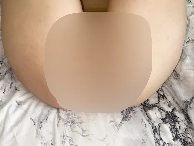 Finger und Sex mit einem Teenager mit schönen durchbohrten Brustwarzen! Nahaufnahme! POV!