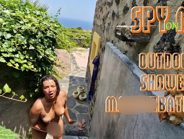 Spioniere mich draußen aus: Dusche und Masturbation im Garten