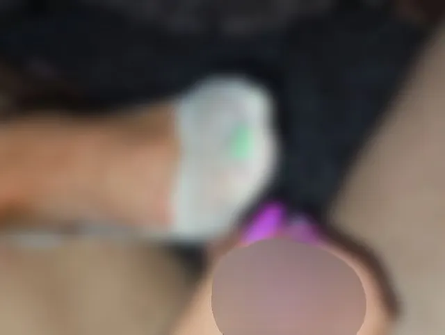 Die Füße meiner Stiefmutter sehen in diesen Socken süß aus.
