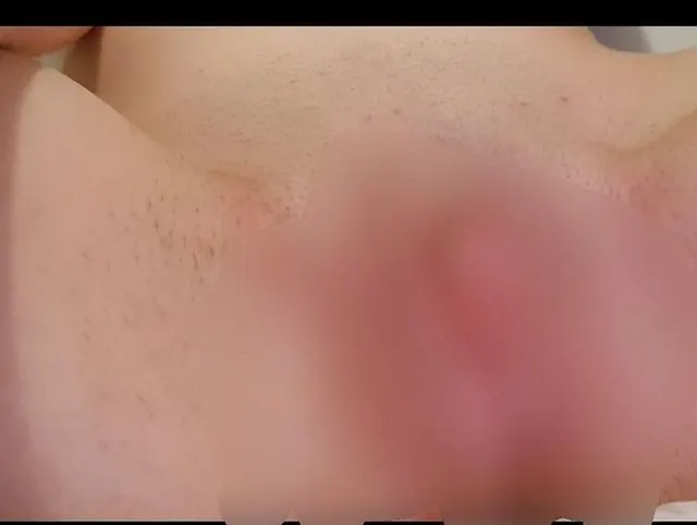 Selbstbefriedigung mit Pailletten Tanga