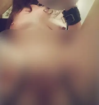 Bdsm Kerzenwachs auf meine komplett ungeschützte Muschi