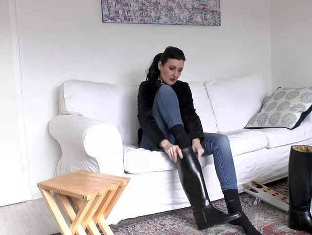 Stiefelwechsel und schwarze Socken riechen POV, Lady Victoria