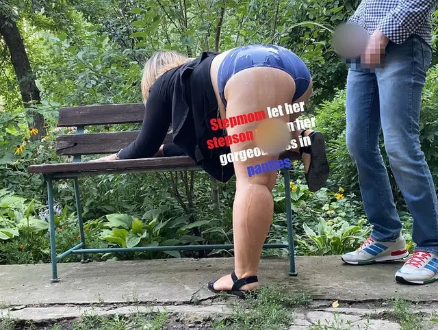 Stiefmutter ließ ihren Stiefsohn auf ihren wunderschönen Arsch im Höschen pinkeln